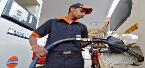 Petrol prices below Rs. 77 in Delhi after 13th consecutive reduction