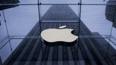 Apple Takes a Big Lead as its Market Cap Hits $1 Trillion Mark